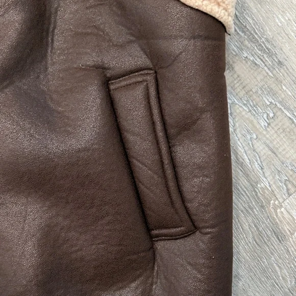 NWT Le Lis Brown Faux Shearling Zip Vest with Cream Trim xs - Picture 5 of 8